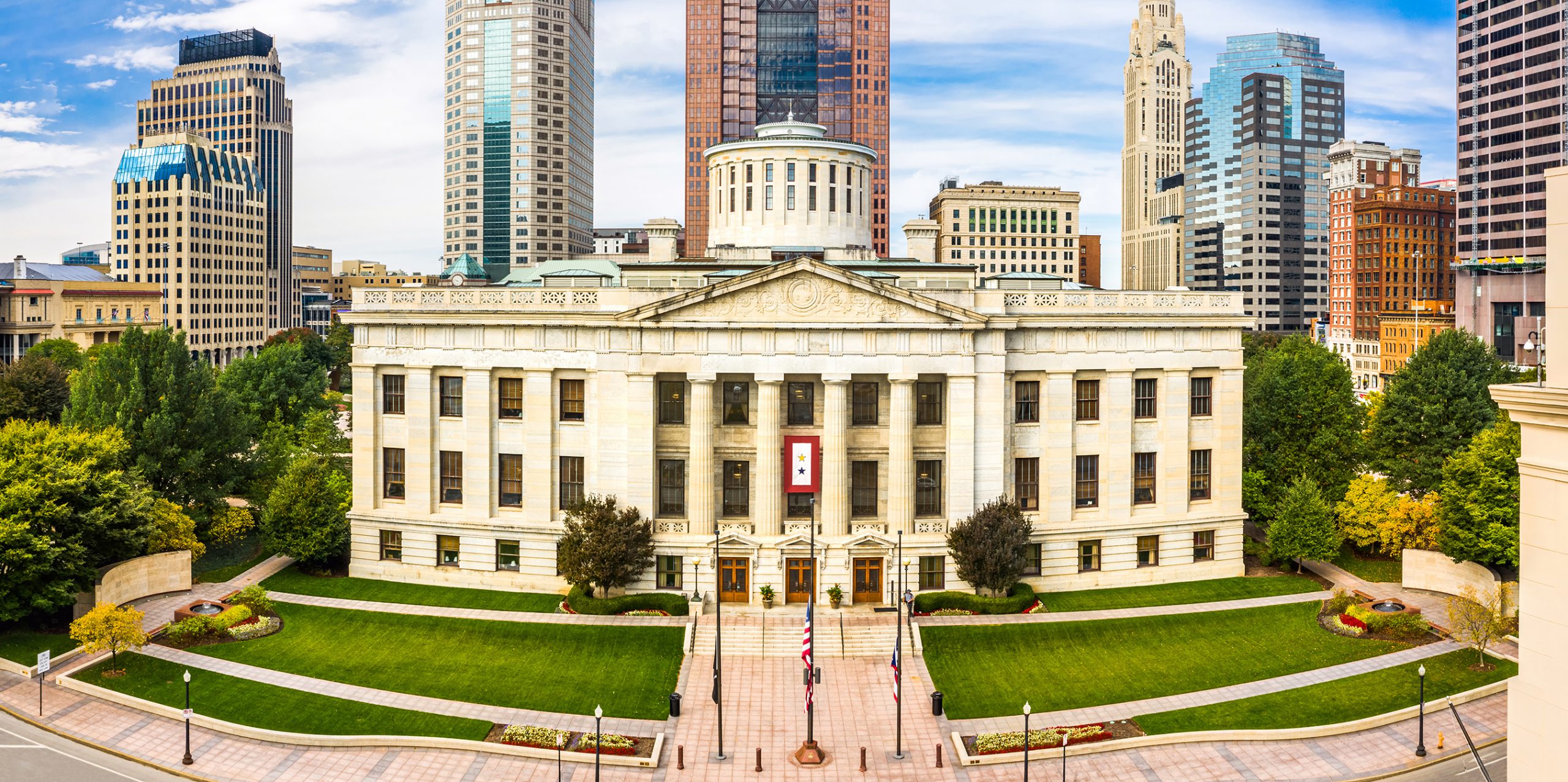 front view of Ohio Statehouse